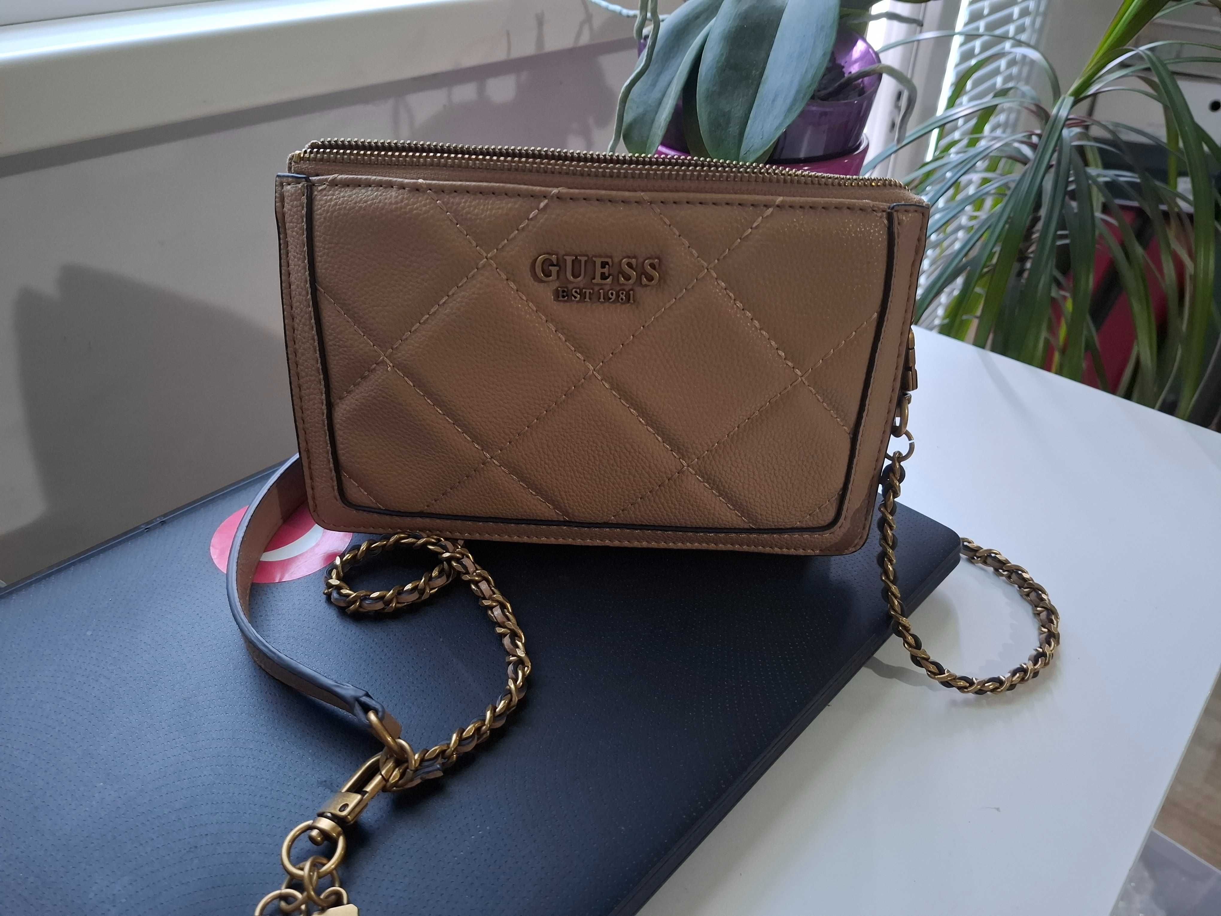 Нова чантичка на GUESS