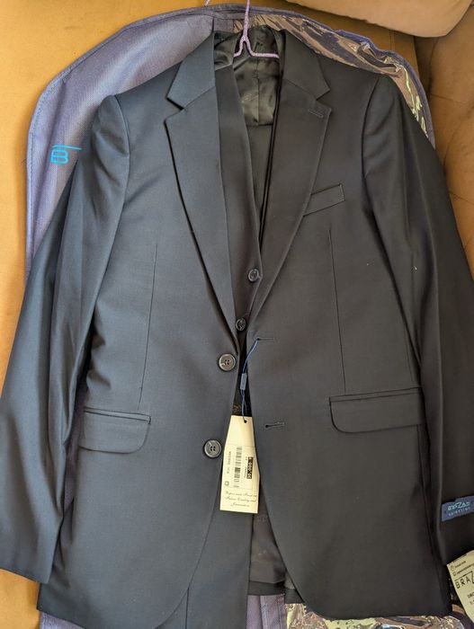 Костюм тройка новый 40 размер темно синий