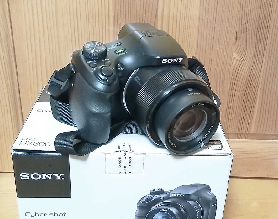 Фотоапарат _ SONY Cyber-shot DSC HX300 _изполозван + чанта +32GB памет