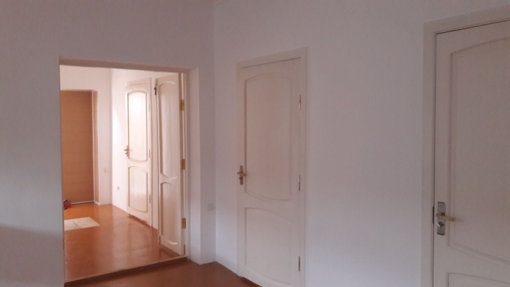 Продаётся  частный сектор. Площадь уч4сотки,жилая площадь.120кв.м.