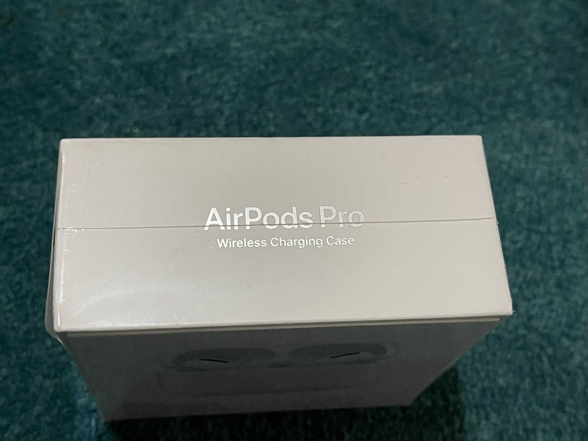 Слушалки Apple AirPods Pro with Wireless Charging Case