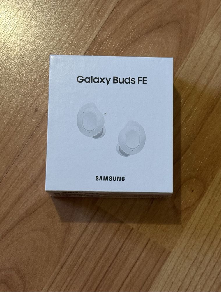 Samsung Galaxy buds Fe white слушалки