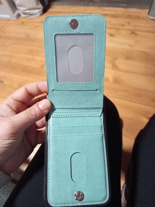 Калъф за iPhone с органайзер за карти