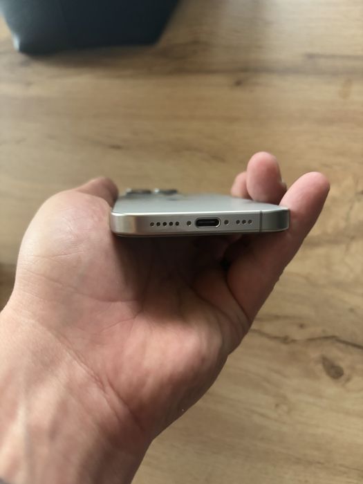 Vand iphone 15 pro  128 gb, natural titanium