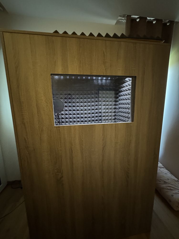 Cabina de inregistrare audio profesionala izolata acustic