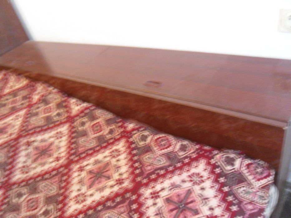 Спалня с четирикрилен гардероб