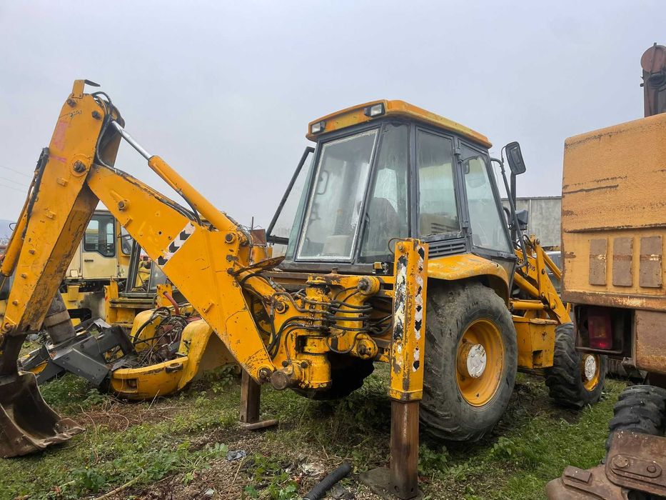Dezmembrez buldoexcavator JCB 3CX