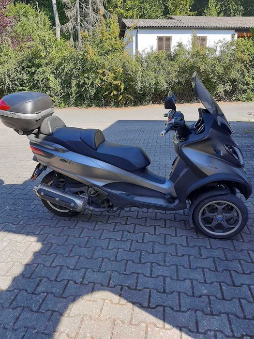 Vind Piaggio mp3 500 .an fab. 2018..km.8000.cauciucuri ,fața spate noi