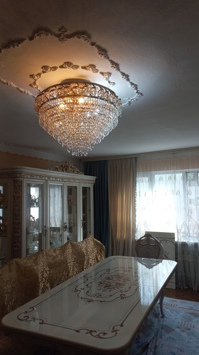 Срочно продам люстру