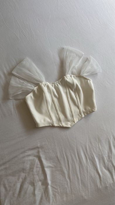 Белый топик с милыми рукавами