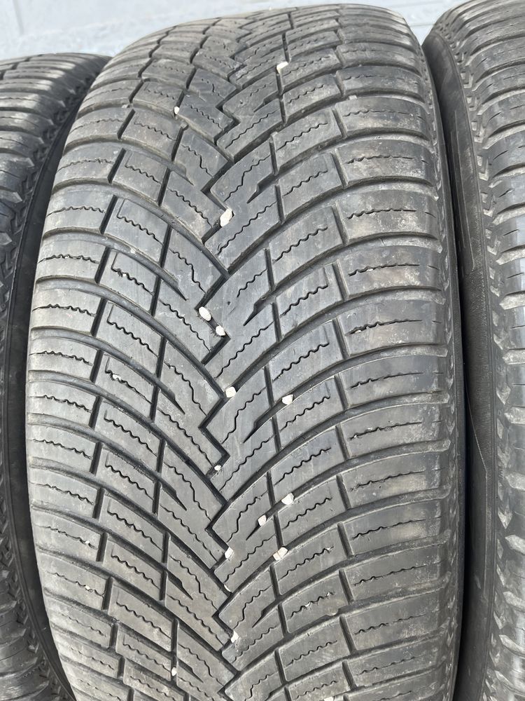 4 бр. всесезонни гуми 235/50/19 и 255/45/19 Pirelli DOT 4021 5,5-6 mm