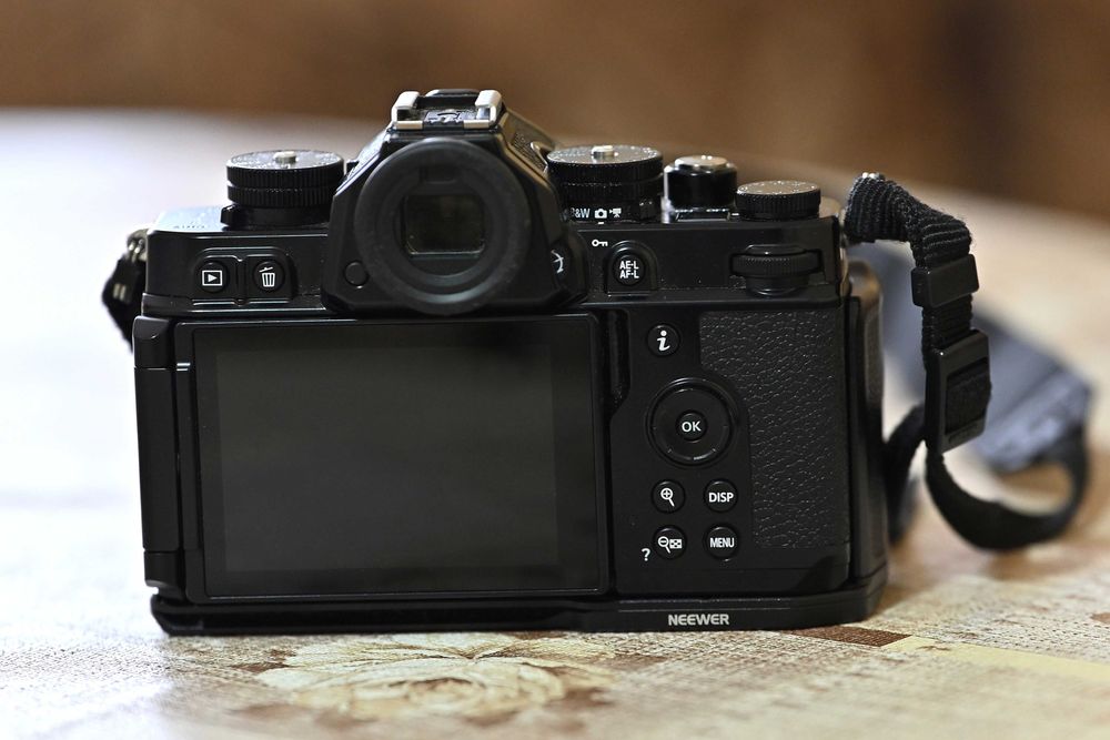 Nikon ZF - фотоапарат на 50 500 кадъра, в гаранция