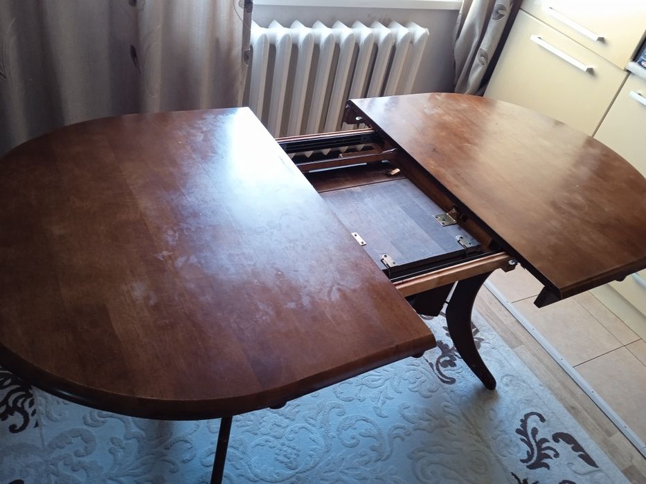 Стол раздвижной.