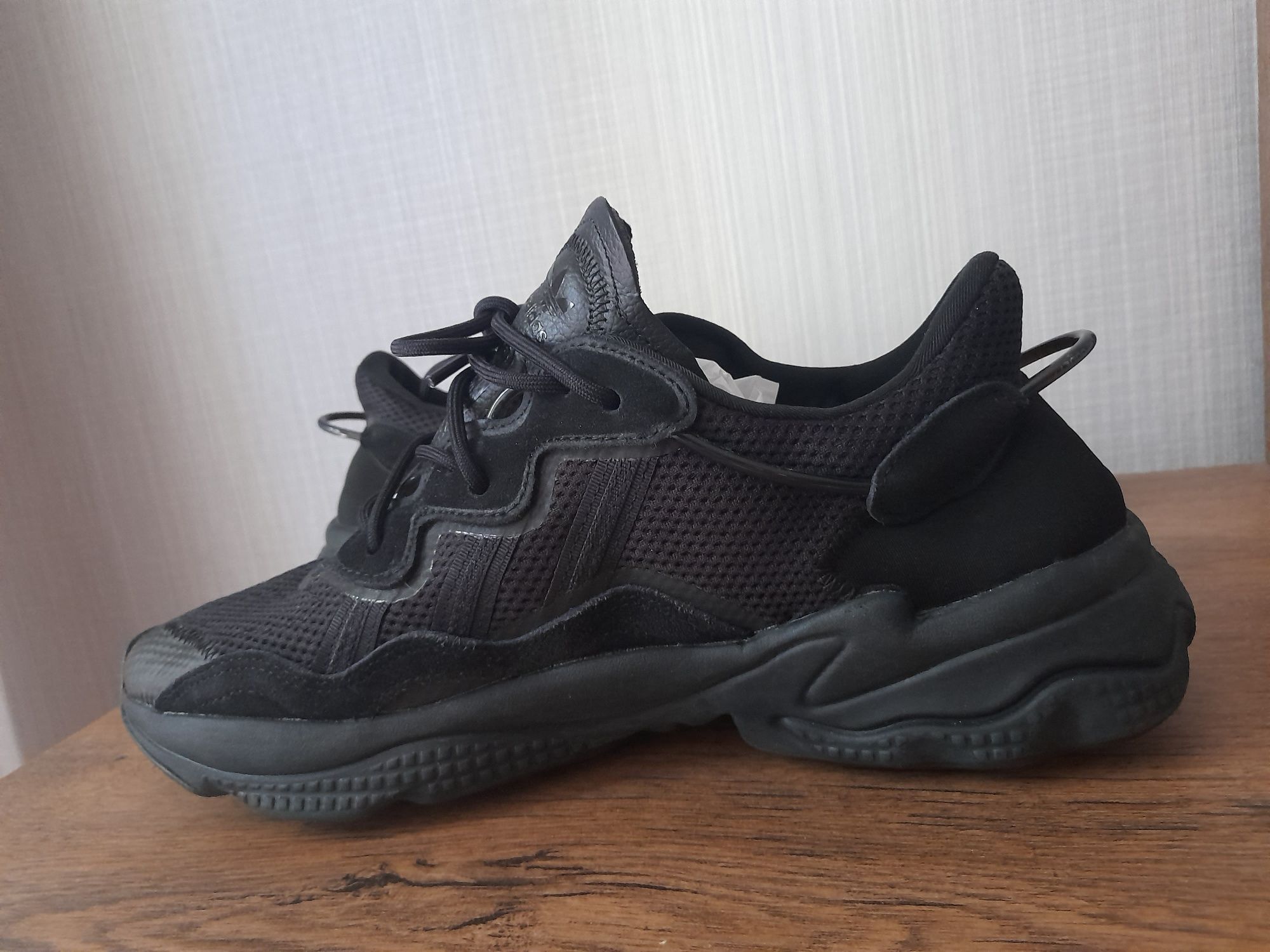 Adidas Ozweego маратонки 44 номер.