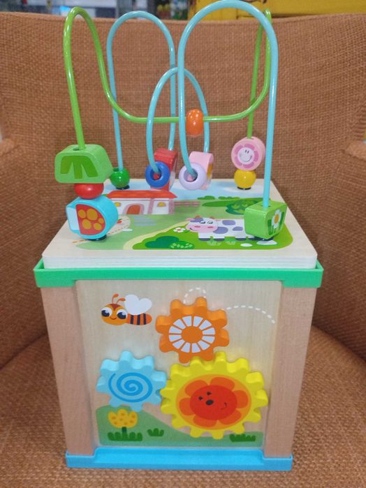 Дървен куб монтесори