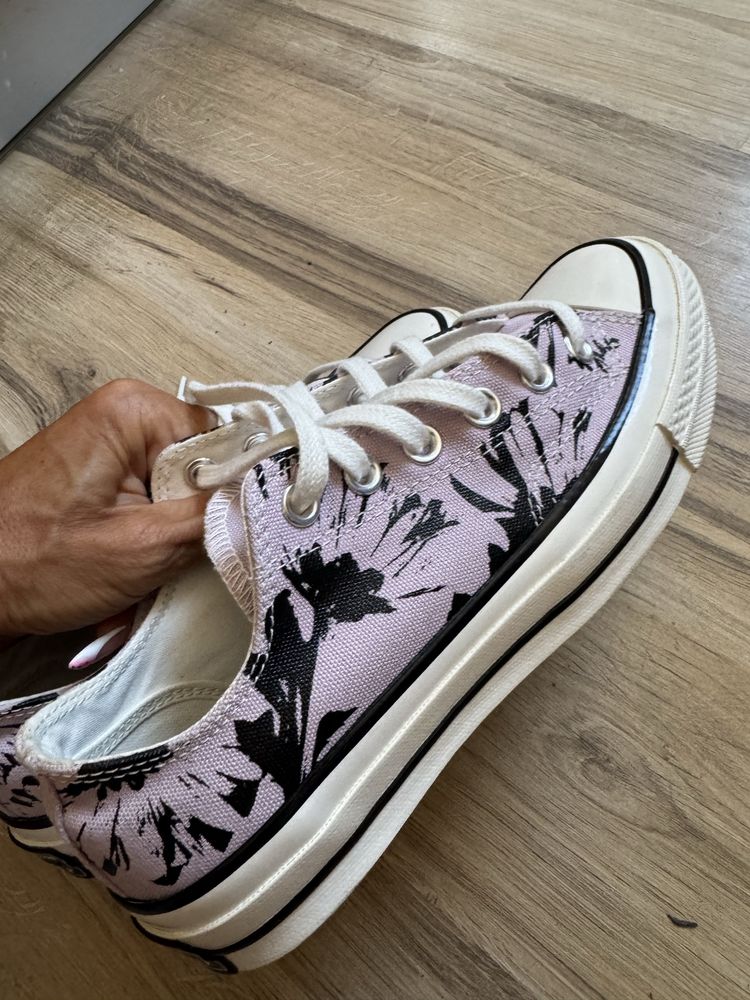 Оригинални шикозни цветни кецове Converse ! 37,5 н