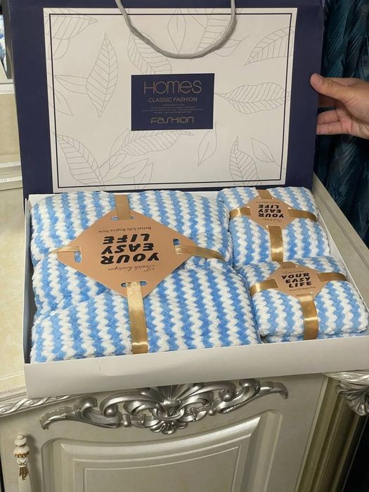 Sochiqlar toʻplami maxsus qadoqda