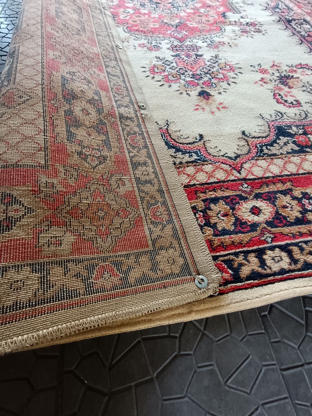 Продам ковёр 2х3 б/у.