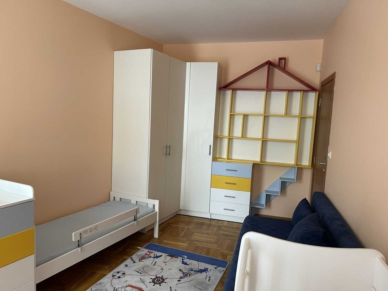 Дава се под наем Тристаен апартамент в София, Младост 1А - 98 кв.м за 1000 € - Снимка #2