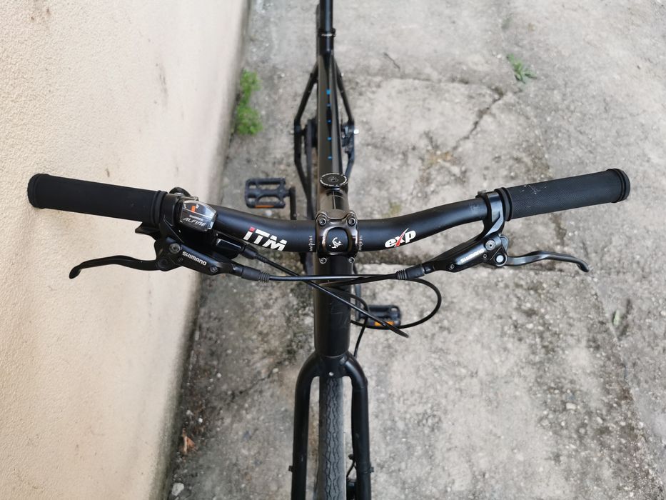 Bicicleta CUBE Hyde pe curea gravel city trekking