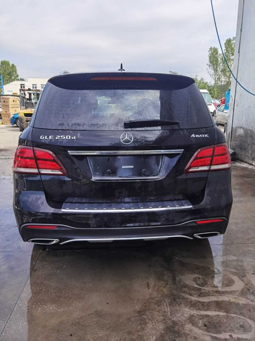 Dezmembrez mercedes gle 250 amg/bara fata gle/capota gle/far gle/