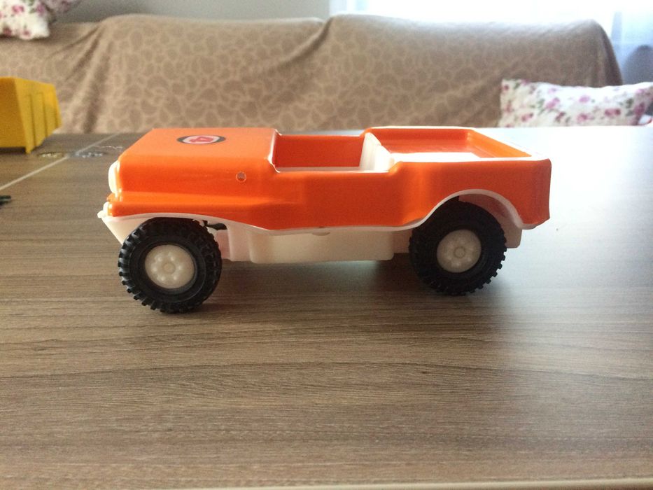 Българскиа детска играчка механизирана от соца  с инерционен механизъм