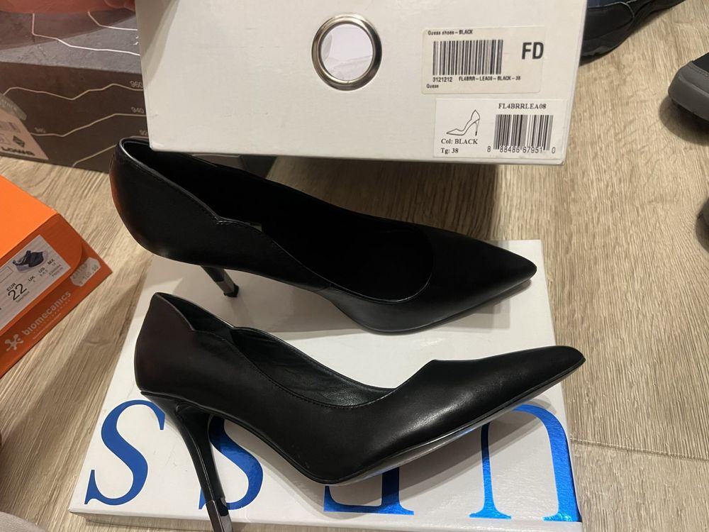Обувки Geox, Guess