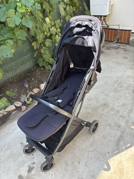 Carucior negru sport