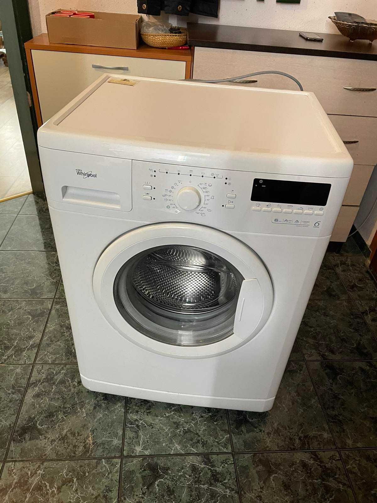 Продавам пералня Whirlpool, модел AWO/C62000