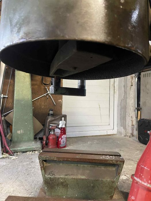 Машина за шлайфане на глави и блокове