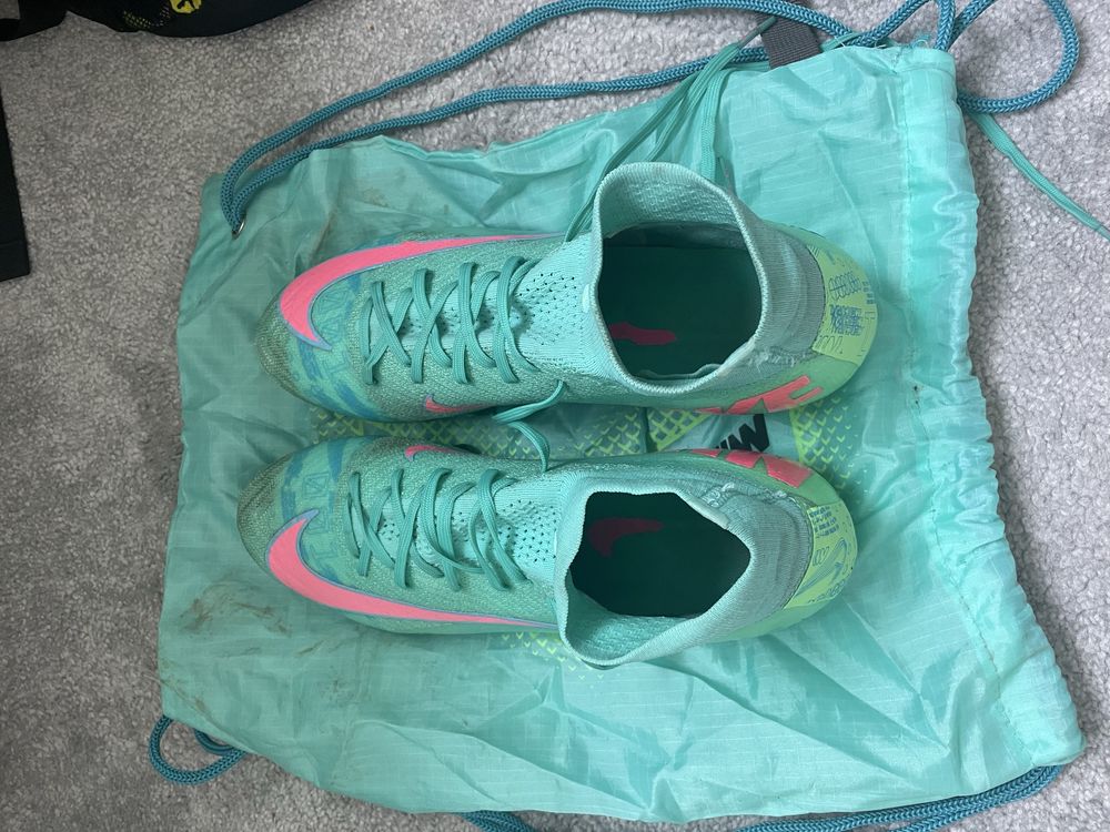 Nike mercurial cosmic