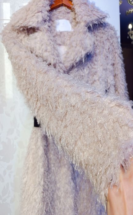 Палто с естествен косъм от лама