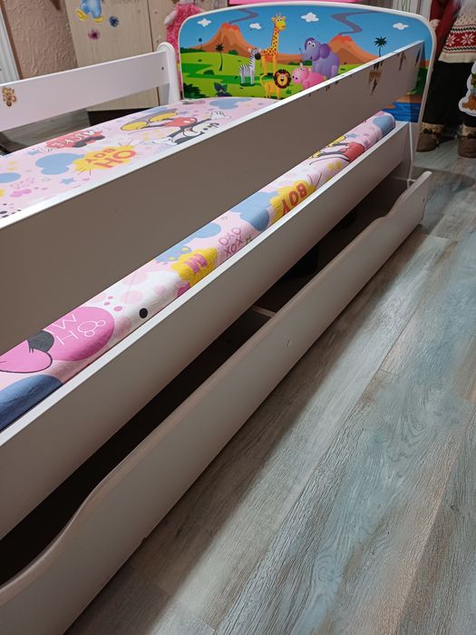 Vând pat copii junior,ptr camera copilului