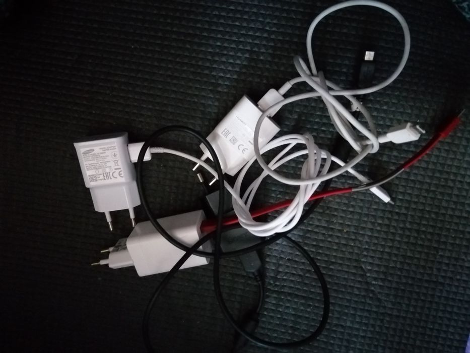 Адаптери по 3 лева бр общо са 9 броя