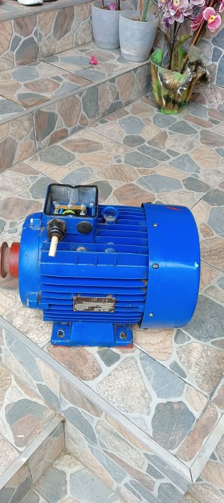 Motor.         3kw