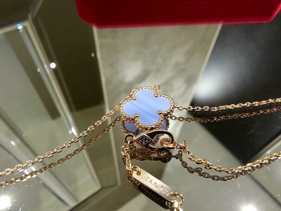 Van Cleef & Arpels VCA Rose Chalcedony Alhambra 1 Clover Дамско Колие