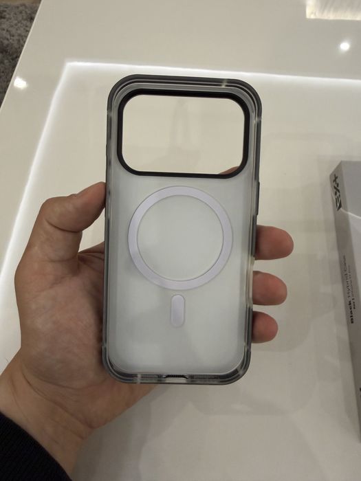 Iphone 17 Pro кейс MagSafe Black Hybrid