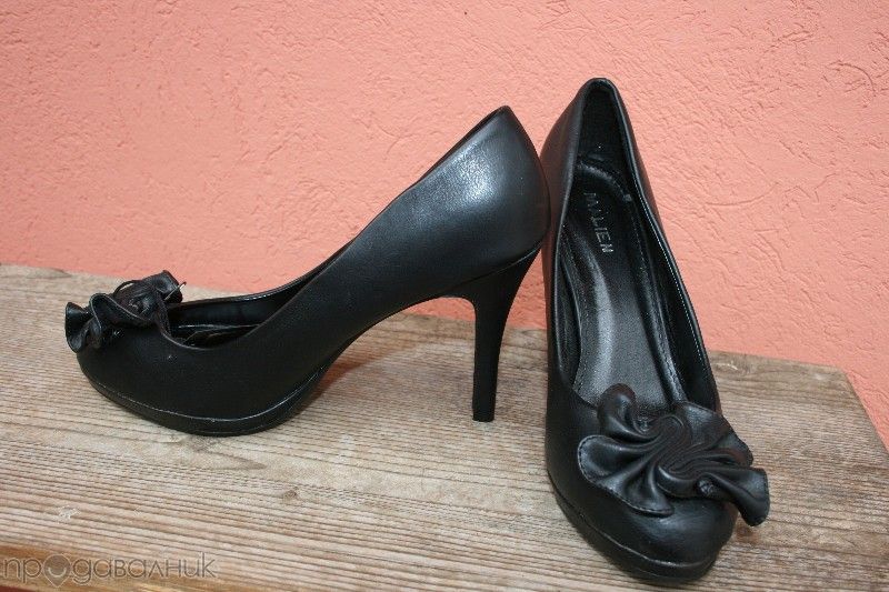 Ново! 39 номер черни елегантни обувки – внос Италия