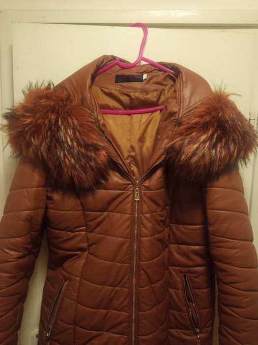 Много запазено зимно яке.