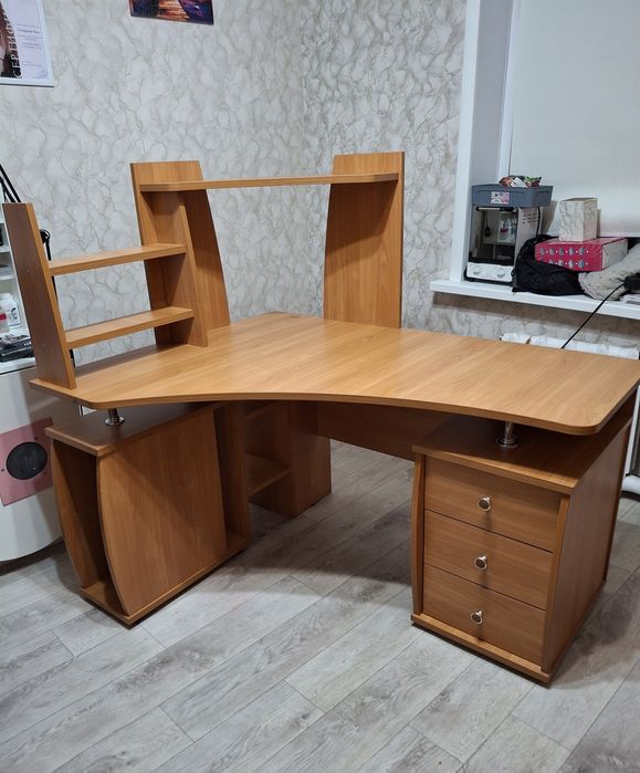 Продам стол б/у.