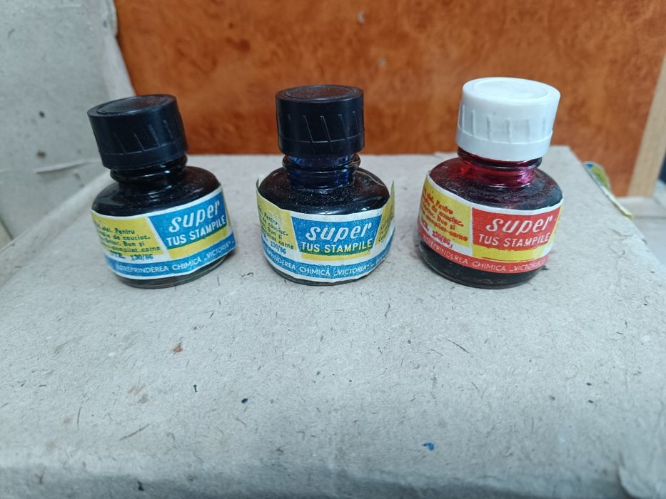 Vând călimări cu super tuș pentru stampile din anul 1986