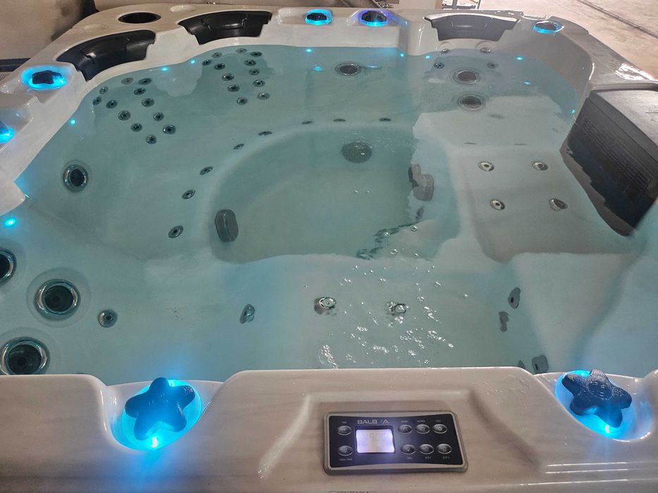 Jacuzzi 6-7 Persoane