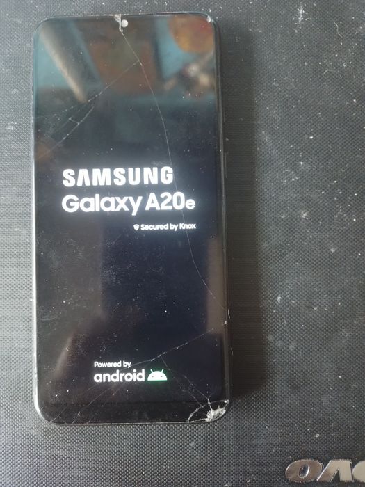 vând telefon Samsung A20e display spart