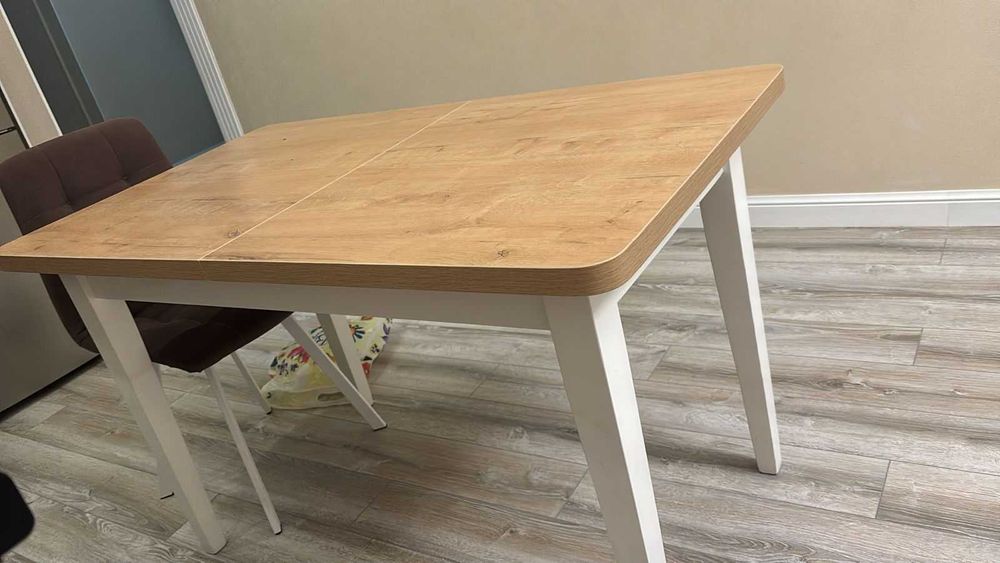 Продам кухонный стол