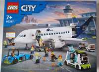 LEGO City - Avion de pasageri 60367, 913 piese Nou