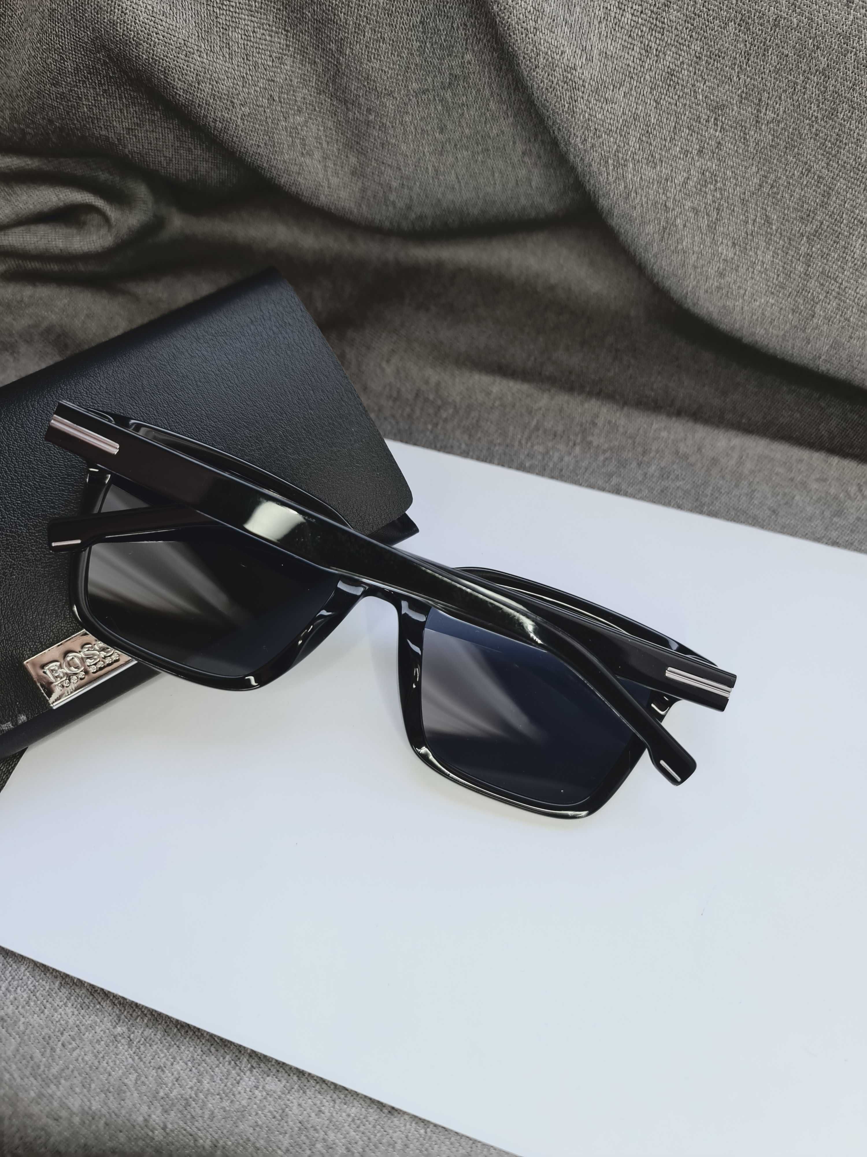 Солнцезащитные очки Hugo Boss