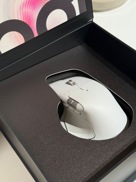Logitech mx master 4 alb pentru MAC