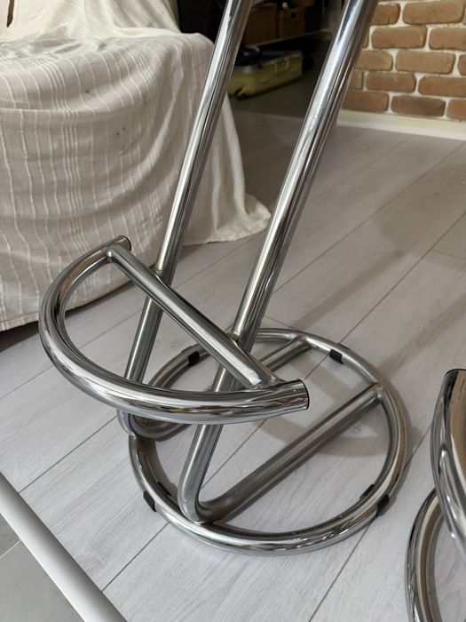 Vand 2 scaune de bar