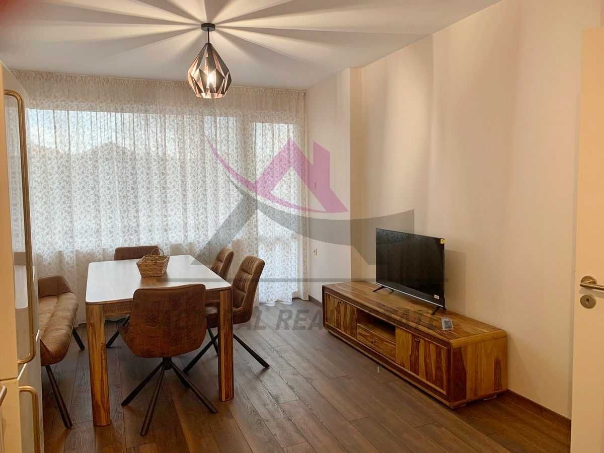 Дава се под наем Четиристаен апартамент в Варна, Център - 98 кв.м за 1200 € - Снимка #1