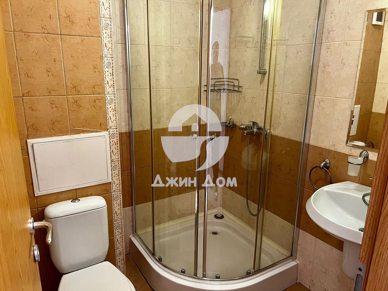 Просторен обзаведен тристаен апартамент в к-с Роял Сън, Слънчев бряг